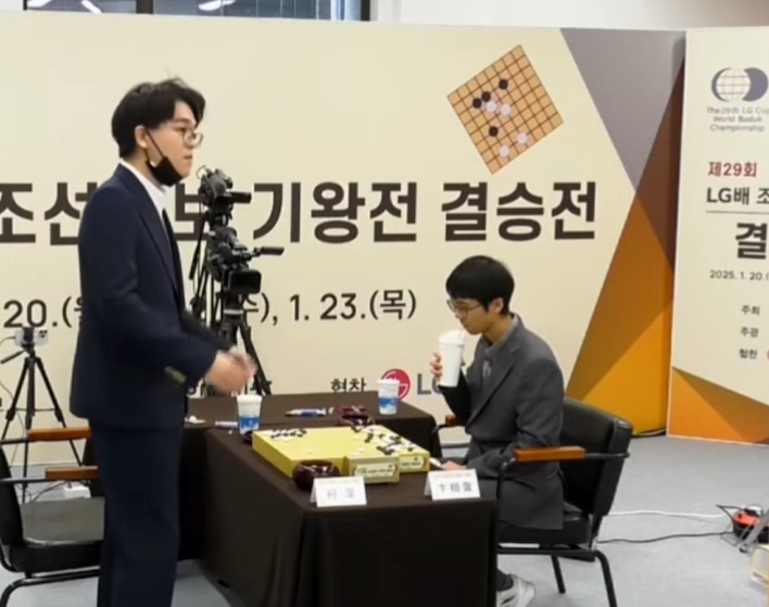 谈球吧韩媒：韩国围棋协会计划开会，研究“死子放入棋盒盖”规则