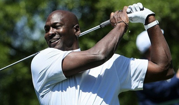 谈球吧体育app官网乔治：我打高尔夫被网友喷 谁会24小时都工作 乔丹也打啊