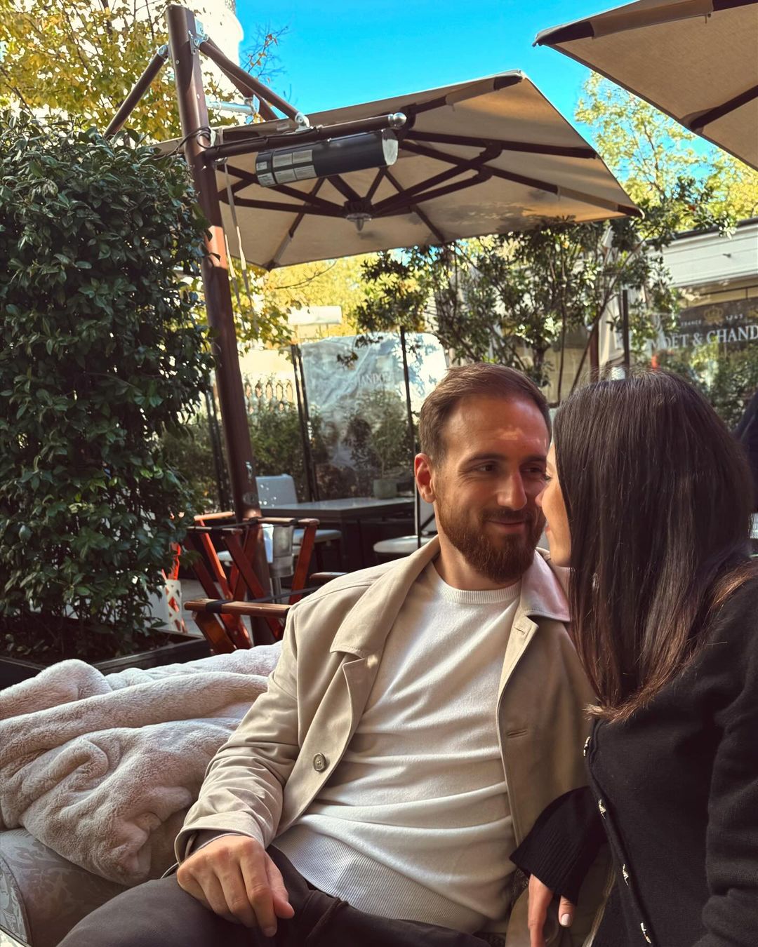 谈球吧体育app官网😍郑钦文明天将战马竞门神奥布拉克的女友，她比奥布拉克小8岁