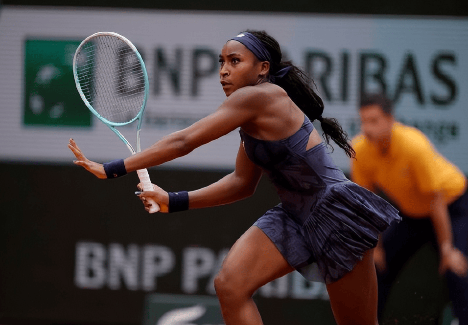 2-0，郑钦文横扫冲冠！6-2、6-4，2号种子高芙击败瓦伦托娃